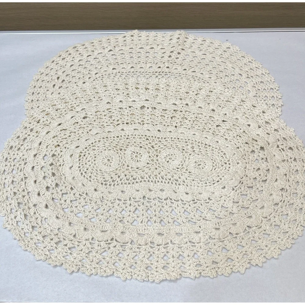 Vintage Handmade Crochet Oval Lace Placemat Doilies Set Of 2 Medallion Patten